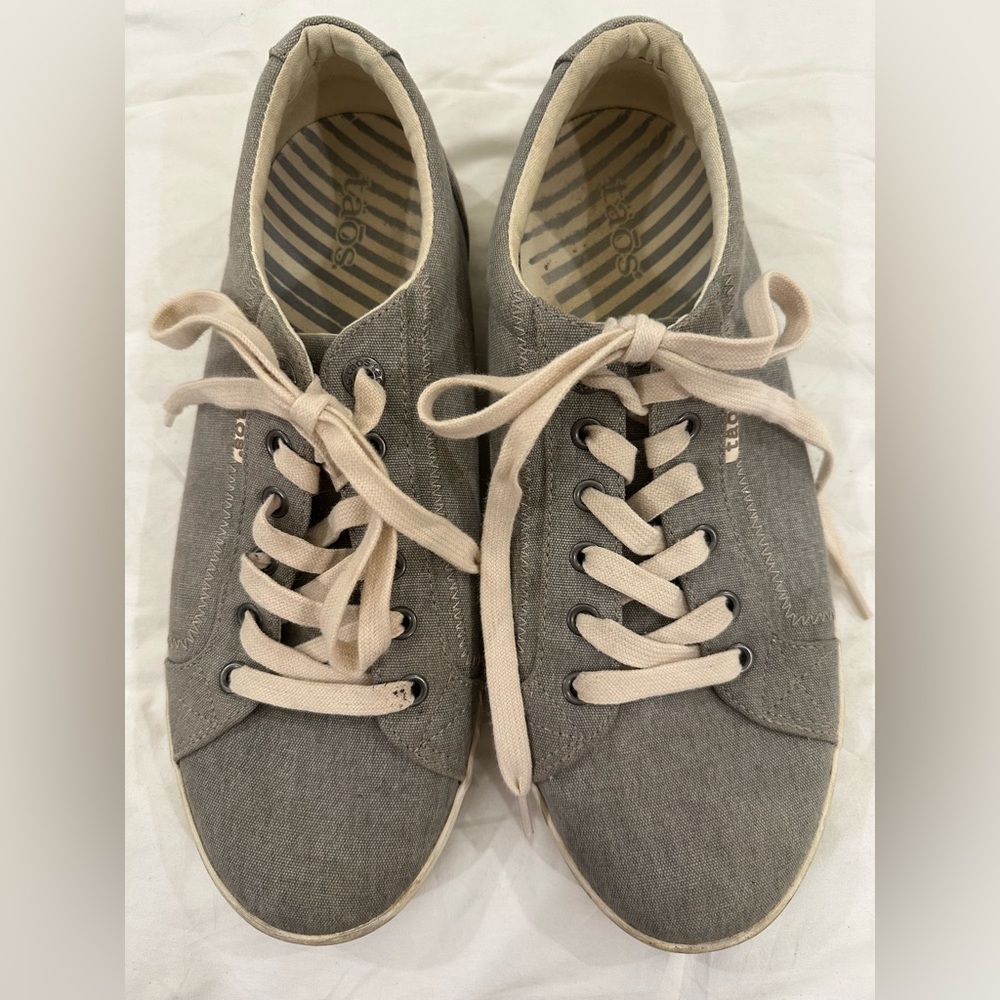 Taos size 11 canvas sneaker